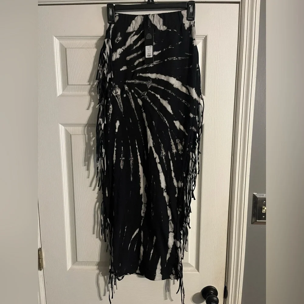 Fashion Nova Maxi Skirt with fringe size S. NWT - Picture 2 of 4